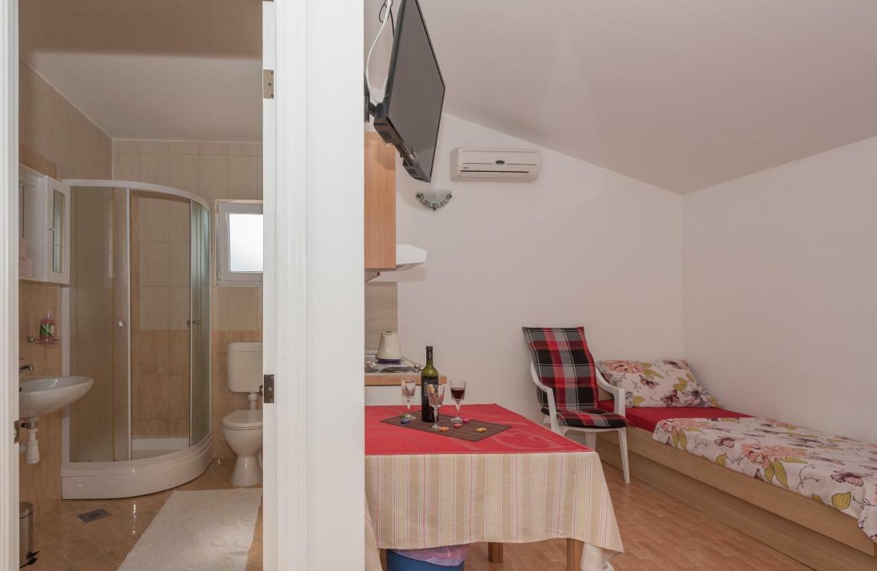 Studio Apartments Antonio Makarska Exteriör bild