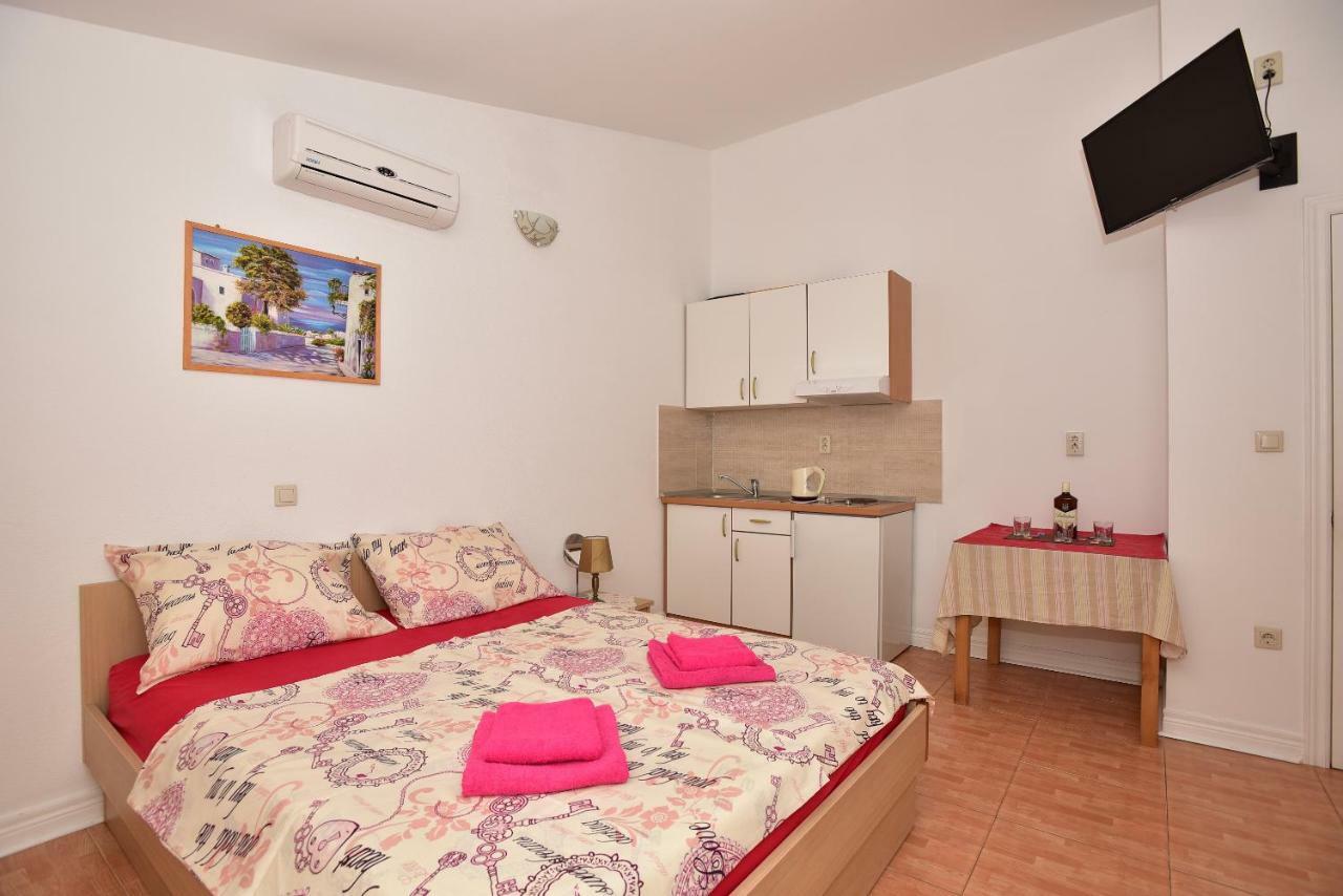 Studio Apartments Antonio Makarska Exteriör bild
