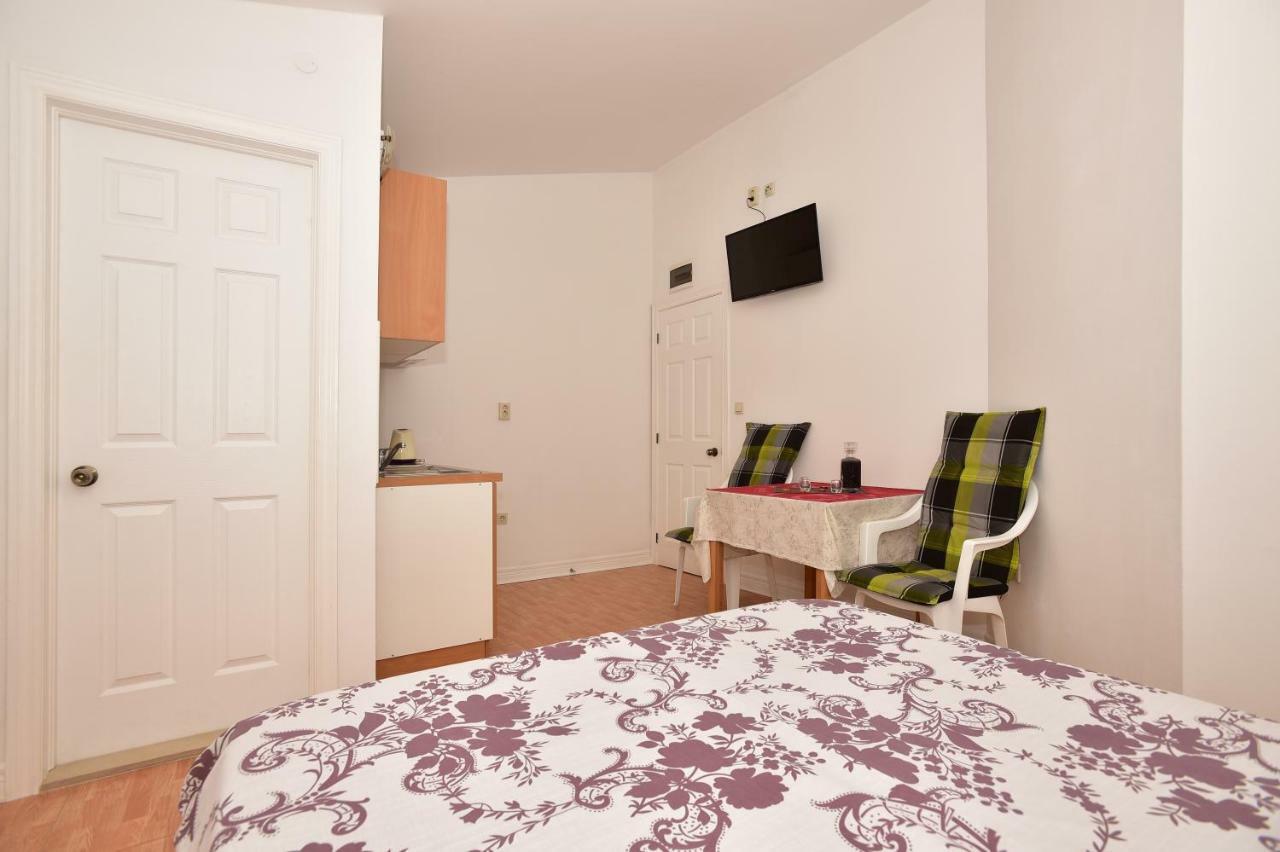 Studio Apartments Antonio Makarska Exteriör bild